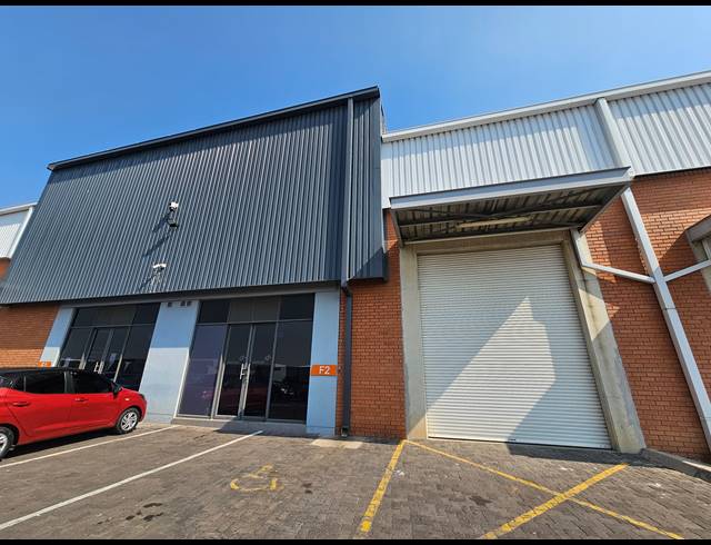 290M² WAREHOUSE TO LET IN LONGLAKE